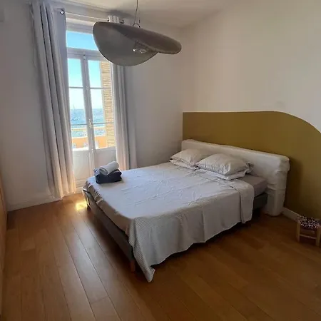 T4 Pieds Dans L'eau !